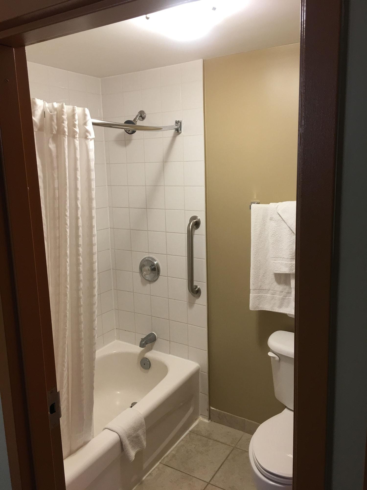 Super 8 By Wyndham Midland Ξενοδοχείο Εξωτερικό φωτογραφία