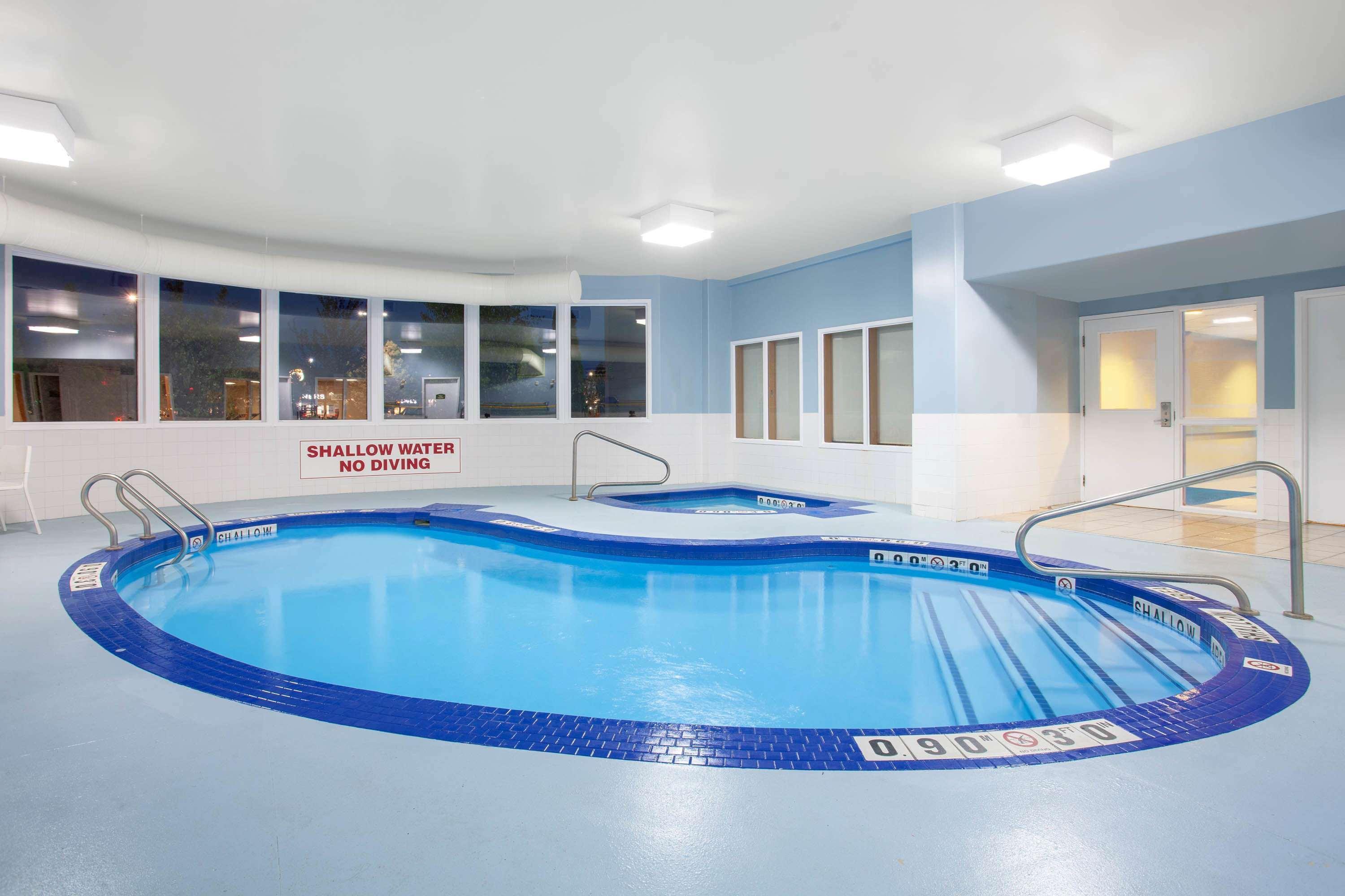 Super 8 By Wyndham Midland Ξενοδοχείο Εξωτερικό φωτογραφία