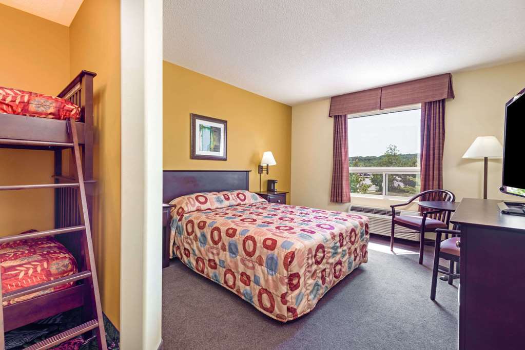 Super 8 By Wyndham Midland Ξενοδοχείο Δωμάτιο φωτογραφία